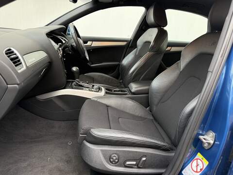 Audi A4 2.0 TFSI Executive S line Saloon 4dr Petrol S Tronic quattro Euro 5 (211 ps) - U178