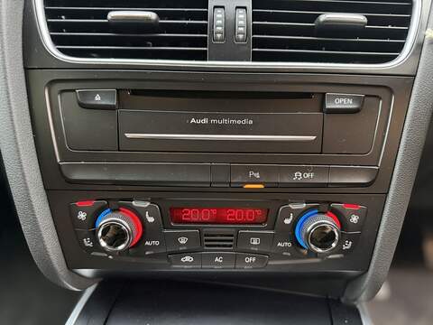 Audi A4 2.0 TFSI Executive S line Saloon 4dr Petrol S Tronic quattro Euro 5 (211 ps) - U178