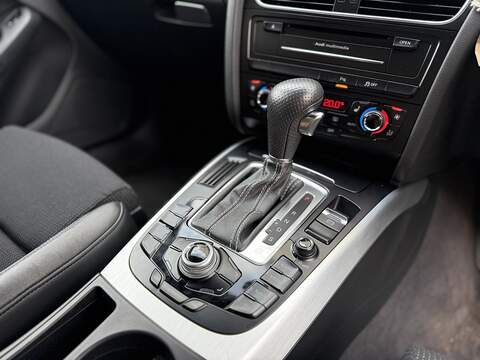 Audi A4 2.0 TFSI Executive S line Saloon 4dr Petrol S Tronic quattro Euro 5 (211 ps) - U178