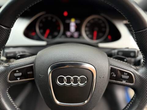 Audi A4 2.0 TFSI Executive S line Saloon 4dr Petrol S Tronic quattro Euro 5 (211 ps) - U178