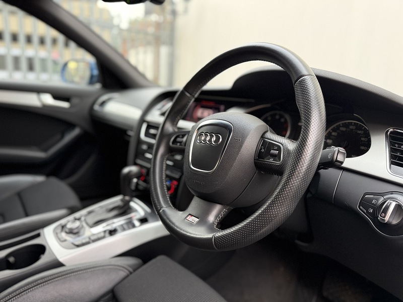 Audi A4 2.0 TFSI Executive S line Saloon 4dr Petrol S Tronic quattro Euro 5 (211 ps) - U178