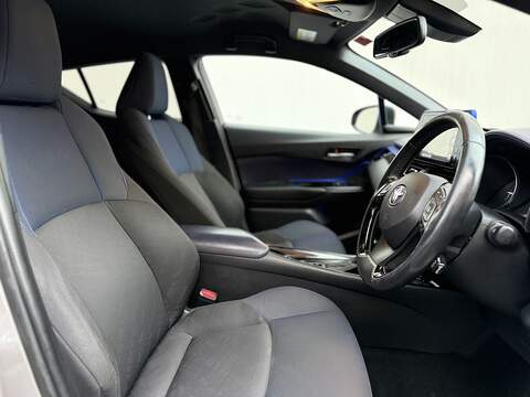 Toyota C-HR 1.8 VVT-h Dynamic SUV 5dr Petrol Hybrid CVT Euro 6 (s/s) (122 ps) - U188