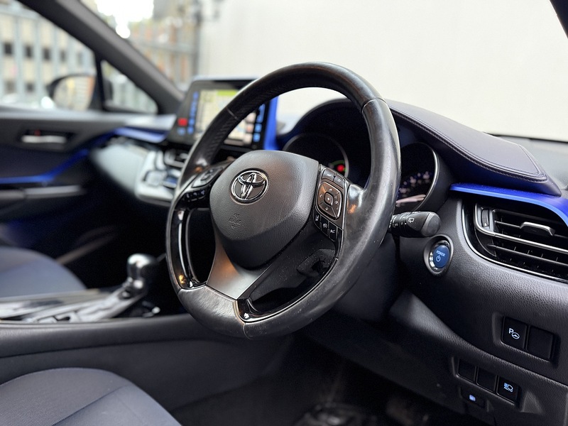 Toyota C-HR 1.8 VVT-h Dynamic SUV 5dr Petrol Hybrid CVT Euro 6 (s/s) (122 ps) - U188