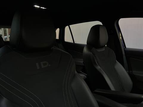 Volkswagen ID.4 Pure 52kWh Life SUV 5dr Electric Auto (148 ps) - U201