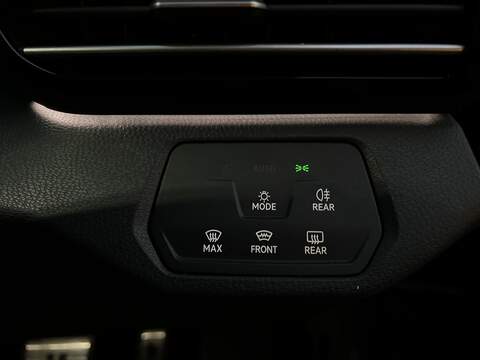 Volkswagen ID.4 Pure 52kWh Life SUV 5dr Electric Auto (148 ps) - U201