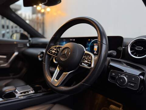 Mercedes-Benz A Class 1.5 A180d Sport (Executive) Hatchback 5dr Diesel 7G-DCT Euro 6 (s/s) (116 ps) - U203