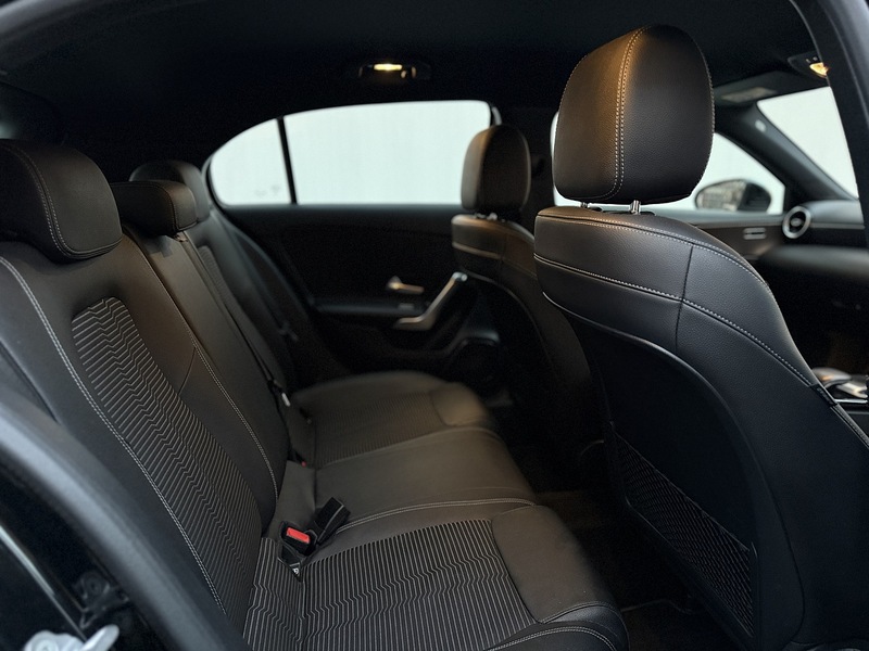 Mercedes-Benz A Class 1.5 A180d Sport (Executive) Hatchback 5dr Diesel 7G-DCT Euro 6 (s/s) (116 ps) - U203