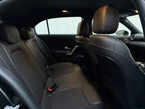 Mercedes-Benz A Class 1.5 A180d Sport (Executive) Hatchback 5dr Diesel 7G-DCT Euro 6 (s/s) (116 ps) - U203