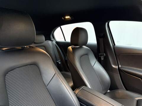 Mercedes-Benz A Class 1.5 A180d Sport (Executive) Hatchback 5dr Diesel 7G-DCT Euro 6 (s/s) (116 ps) - U203