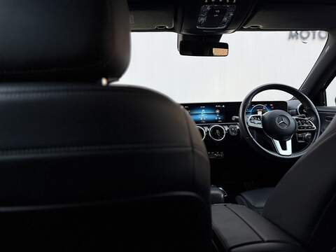 Mercedes-Benz A Class 1.5 A180d Sport (Executive) Hatchback 5dr Diesel 7G-DCT Euro 6 (s/s) (116 ps) - U203
