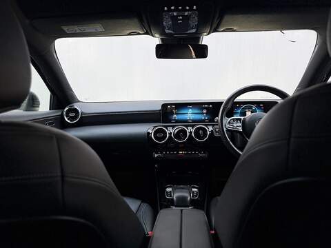 Mercedes-Benz A Class 1.5 A180d Sport (Executive) Hatchback 5dr Diesel 7G-DCT Euro 6 (s/s) (116 ps) - U203