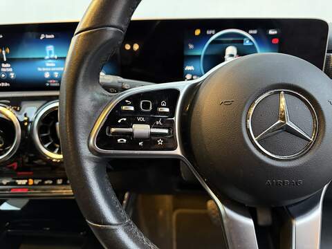 Mercedes-Benz A Class 1.5 A180d Sport (Executive) Hatchback 5dr Diesel 7G-DCT Euro 6 (s/s) (116 ps) - U203