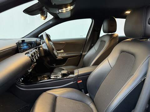 Mercedes-Benz A Class 1.5 A180d Sport (Executive) Hatchback 5dr Diesel 7G-DCT Euro 6 (s/s) (116 ps) - U203