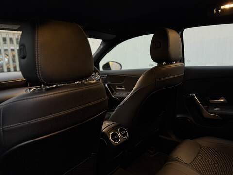 Mercedes-Benz A Class 1.5 A180d Sport (Executive) Hatchback 5dr Diesel 7G-DCT Euro 6 (s/s) (116 ps) - U203