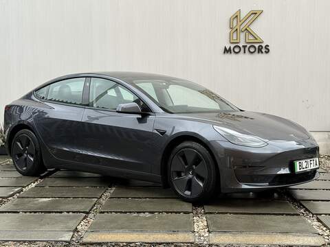 Tesla Model 3 2.0 TFSI Executive S line Saloon 4dr Petrol S Tronic quattro Euro 5 (211 ps)