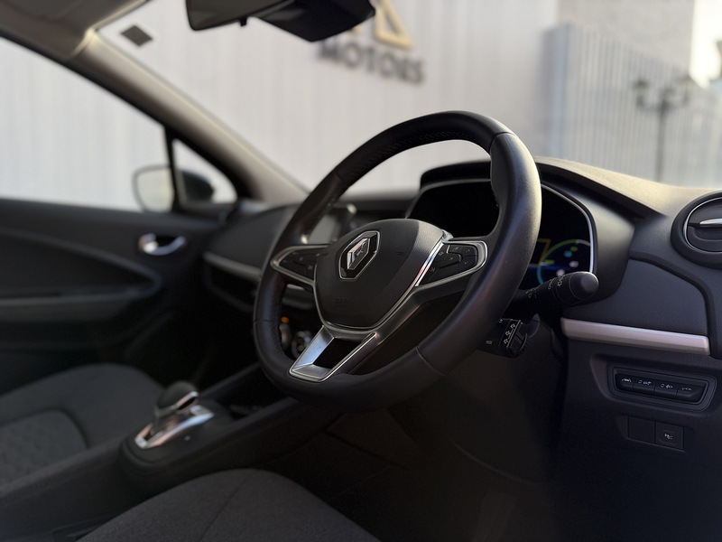 Renault Zoe R135 EV50 52kWh Iconic Hatchback 5dr Electric Auto (Rapid Charge) (134 bhp) - U209
