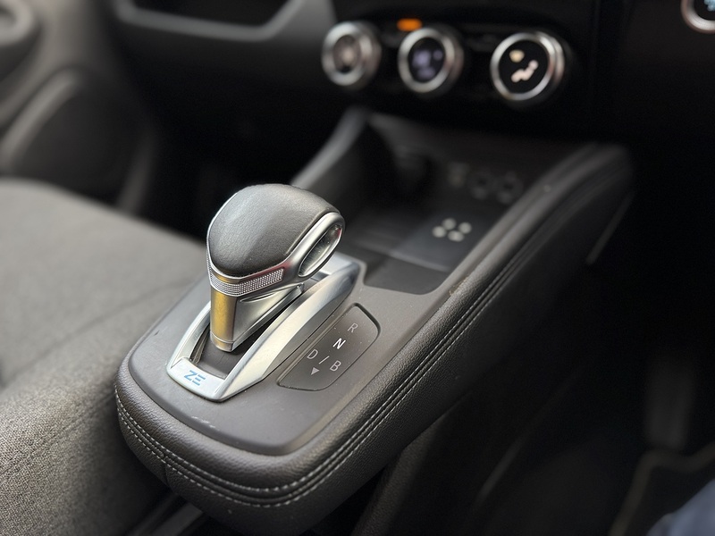 Renault Zoe R135 EV50 52kWh Iconic Hatchback 5dr Electric Auto (Rapid Charge) (134 bhp) - U209