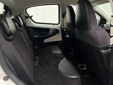 Toyota AYGO 1.0 VVT-i Ice Hatchback 5dr Petrol Manual Euro 5 (67 ps) - U217