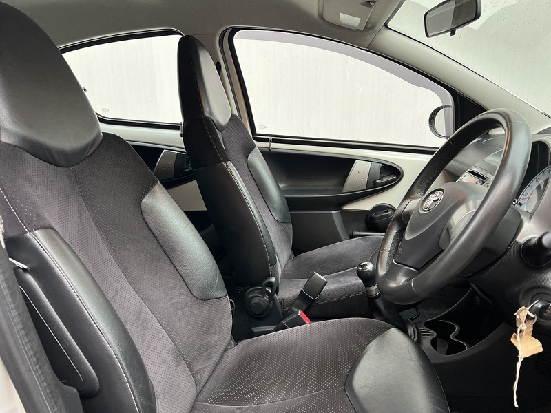 Toyota AYGO 1.0 VVT-i Ice Hatchback 5dr Petrol Manual Euro 5 (67 ps) - U217