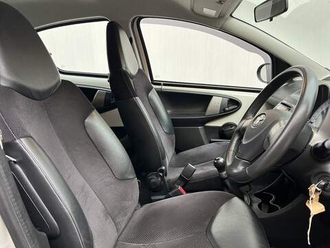 Toyota AYGO 1.0 VVT-i Ice Hatchback 5dr Petrol Manual Euro 5 (67 ps) - U217