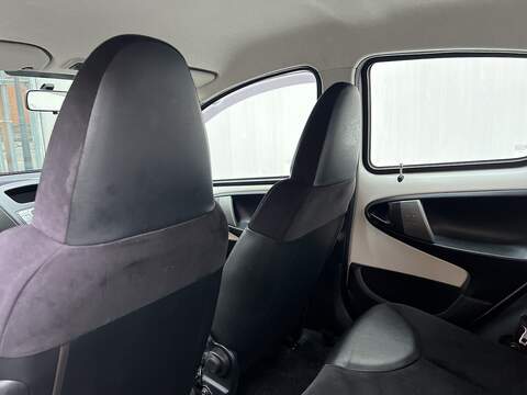 Toyota AYGO 1.0 VVT-i Ice Hatchback 5dr Petrol Manual Euro 5 (67 ps) - U217