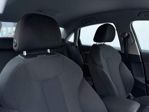 Audi A4 3.0 TDI V6 Sport Saloon 4dr Diesel S Tronic quattro Euro 6 (s/s) (218 ps) - U218