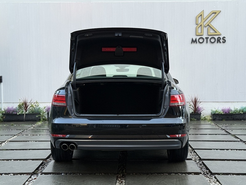 Audi A4 3.0 TDI V6 Sport Saloon 4dr Diesel S Tronic quattro Euro 6 (s/s) (218 ps) - U218