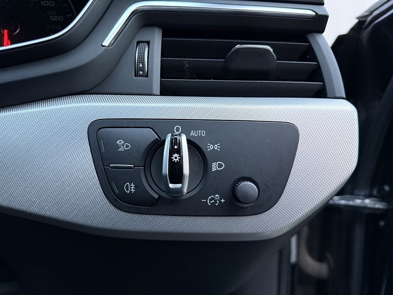 Audi A4 3.0 TDI V6 Sport Saloon 4dr Diesel S Tronic quattro Euro 6 (s/s) (218 ps) - U218