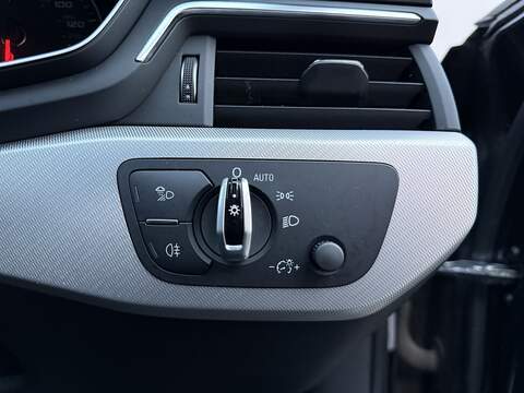 Audi A4 3.0 TDI V6 Sport Saloon 4dr Diesel S Tronic quattro Euro 6 (s/s) (218 ps) - U218