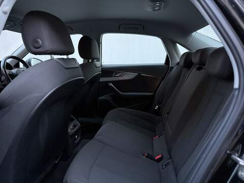 Audi A4 3.0 TDI V6 Sport Saloon 4dr Diesel S Tronic quattro Euro 6 (s/s) (218 ps) - U218