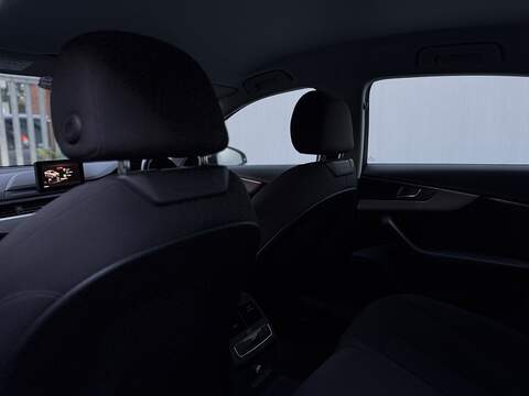 Audi A4 3.0 TDI V6 Sport Saloon 4dr Diesel S Tronic quattro Euro 6 (s/s) (218 ps) - U218