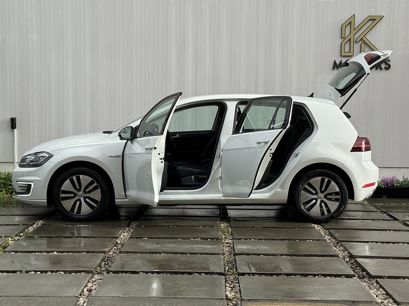 Volkswagen e-Golf 35.8kWh e-Golf Hatchback 5dr Electric Auto (136 ps) - U230