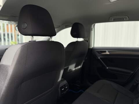 Volkswagen e-Golf 35.8kWh e-Golf Hatchback 5dr Electric Auto (136 ps) - U230