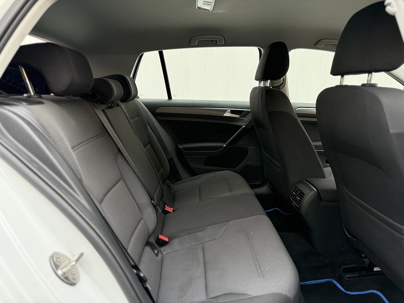 Volkswagen e-Golf 35.8kWh e-Golf Hatchback 5dr Electric Auto (136 ps) - U230