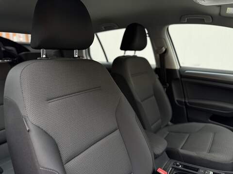 Volkswagen e-Golf 35.8kWh e-Golf Hatchback 5dr Electric Auto (136 ps) - U230