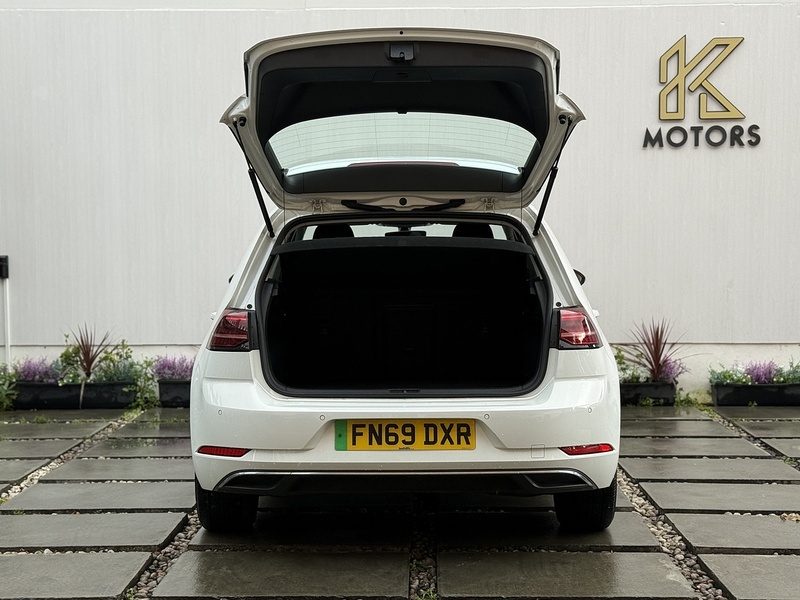 Volkswagen e-Golf 35.8kWh e-Golf Hatchback 5dr Electric Auto (136 ps) - U230