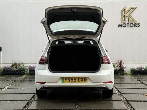 Volkswagen e-Golf 35.8kWh e-Golf Hatchback 5dr Electric Auto (136 ps) - U230