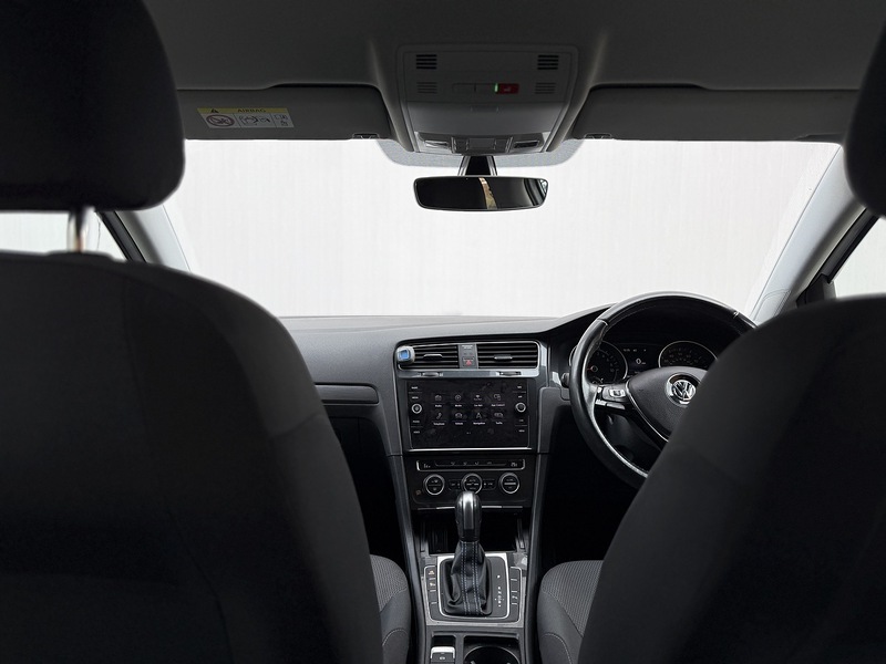 Volkswagen e-Golf 35.8kWh e-Golf Hatchback 5dr Electric Auto (136 ps) - U230