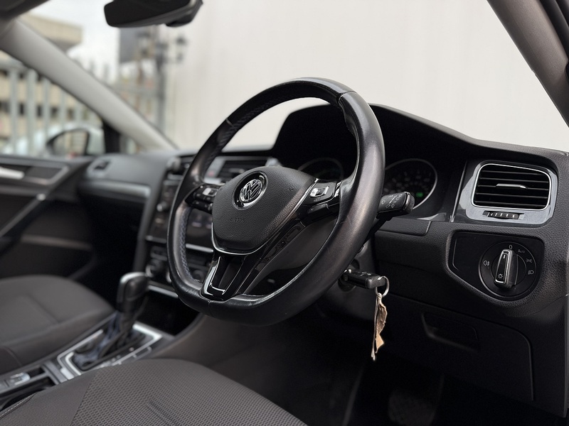 Volkswagen e-Golf 35.8kWh e-Golf Hatchback 5dr Electric Auto (136 ps) - U230