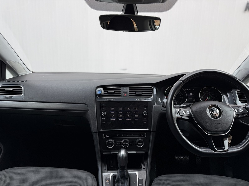 Volkswagen e-Golf 35.8kWh e-Golf Hatchback 5dr Electric Auto (136 ps) - U230