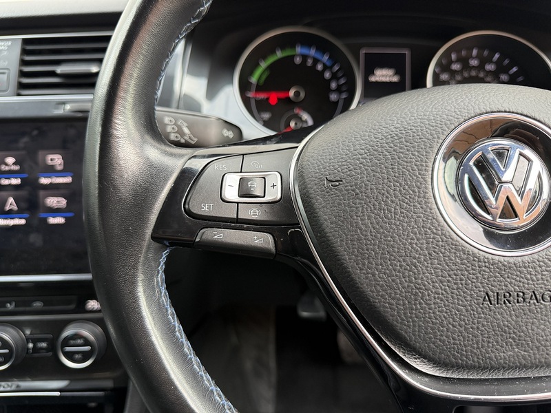 Volkswagen e-Golf 35.8kWh e-Golf Hatchback 5dr Electric Auto (136 ps) - U230