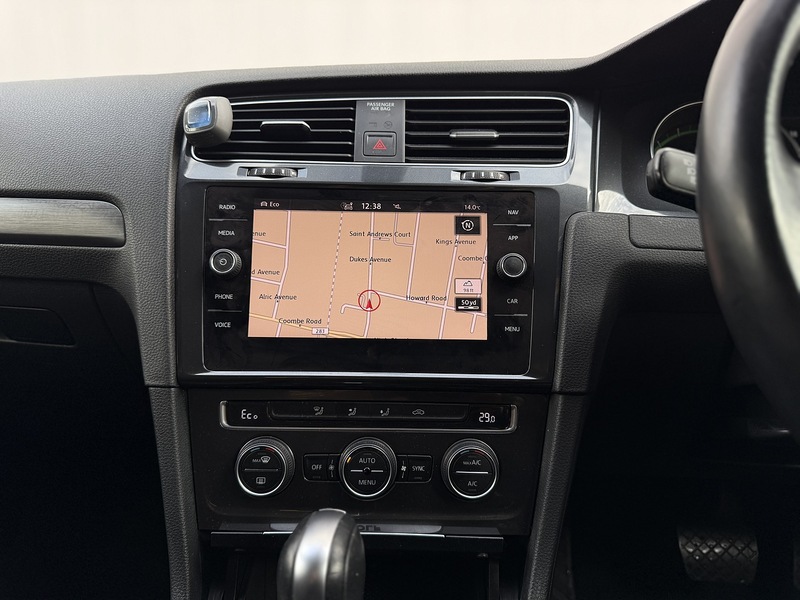 Volkswagen e-Golf 35.8kWh e-Golf Hatchback 5dr Electric Auto (136 ps) - U230