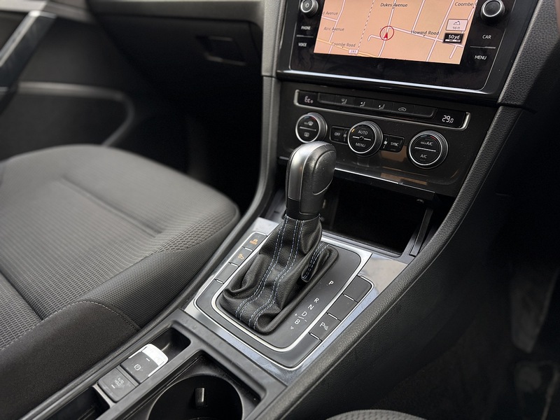 Volkswagen e-Golf 35.8kWh e-Golf Hatchback 5dr Electric Auto (136 ps) - U230