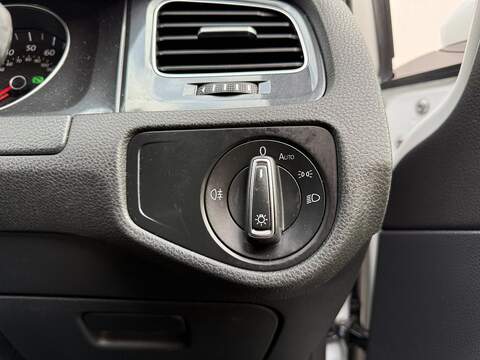 Volkswagen e-Golf 35.8kWh e-Golf Hatchback 5dr Electric Auto (136 ps) - U230