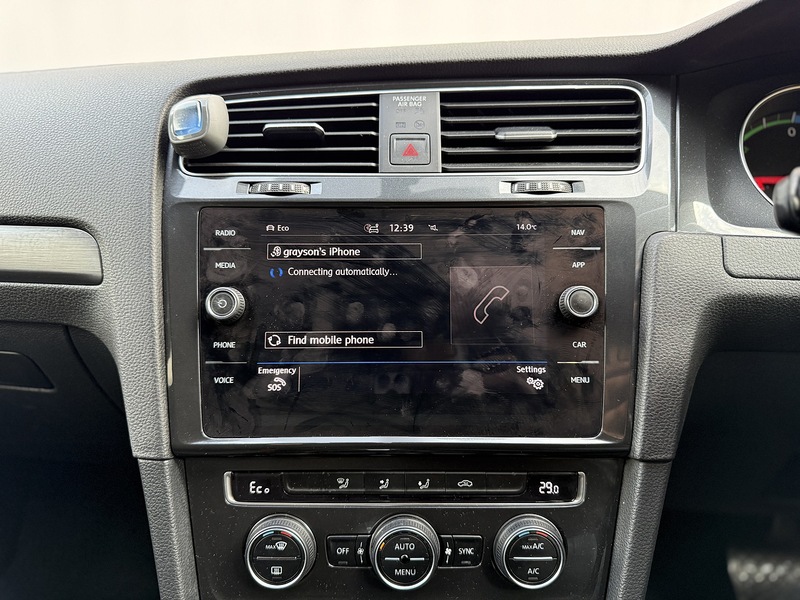 Volkswagen e-Golf 35.8kWh e-Golf Hatchback 5dr Electric Auto (136 ps) - U230