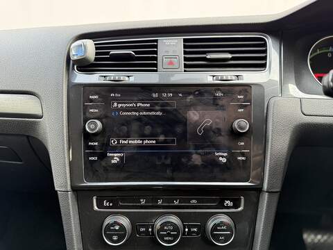 Volkswagen e-Golf 35.8kWh e-Golf Hatchback 5dr Electric Auto (136 ps) - U230