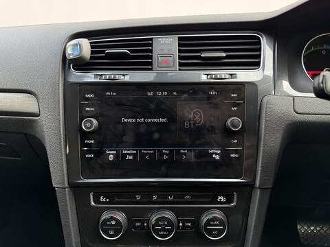 Volkswagen e-Golf 35.8kWh e-Golf Hatchback 5dr Electric Auto (136 ps) - U230