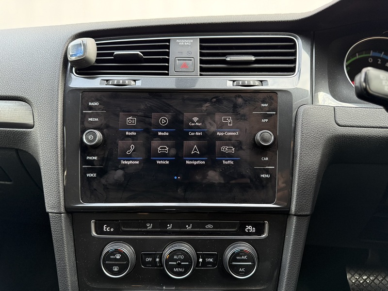 Volkswagen e-Golf 35.8kWh e-Golf Hatchback 5dr Electric Auto (136 ps) - U230