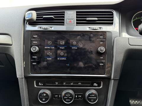 Volkswagen e-Golf 35.8kWh e-Golf Hatchback 5dr Electric Auto (136 ps) - U230