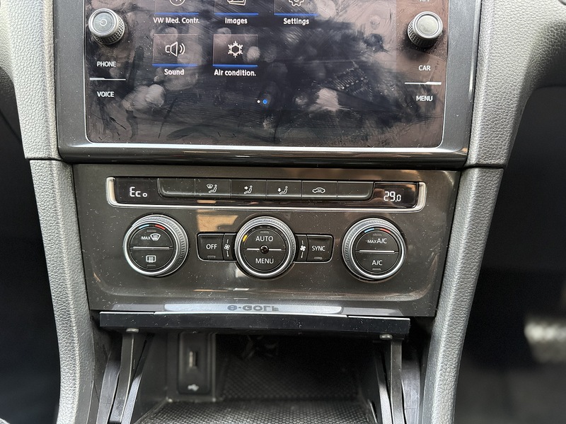 Volkswagen e-Golf 35.8kWh e-Golf Hatchback 5dr Electric Auto (136 ps) - U230